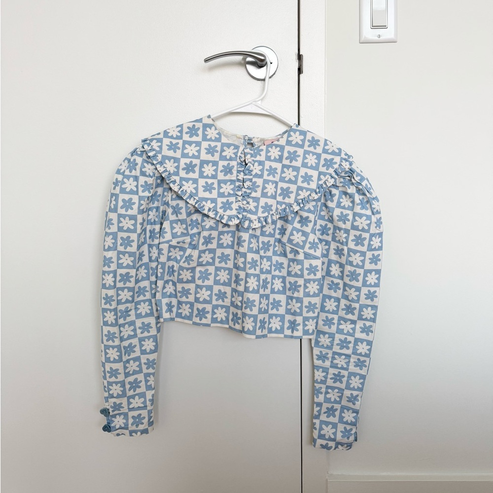 Lisa Says Gah Wendy Top Blue and White Floral Oversize Collar
